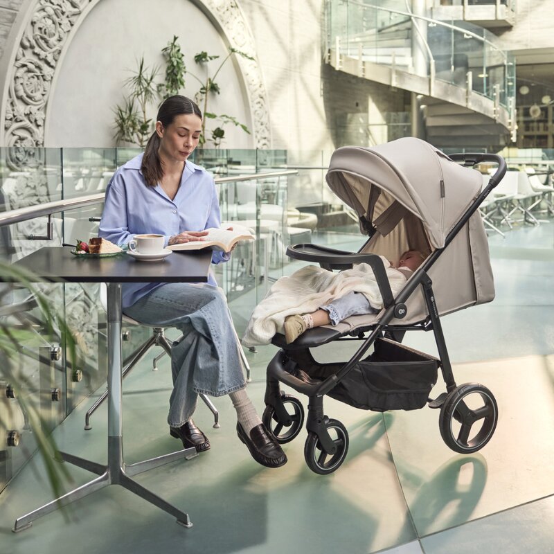 KINDERKRAFT Carucior pentru copii Trig 3 Onyx Black cu tava inclusa suspensii greutate admisa 22 kg