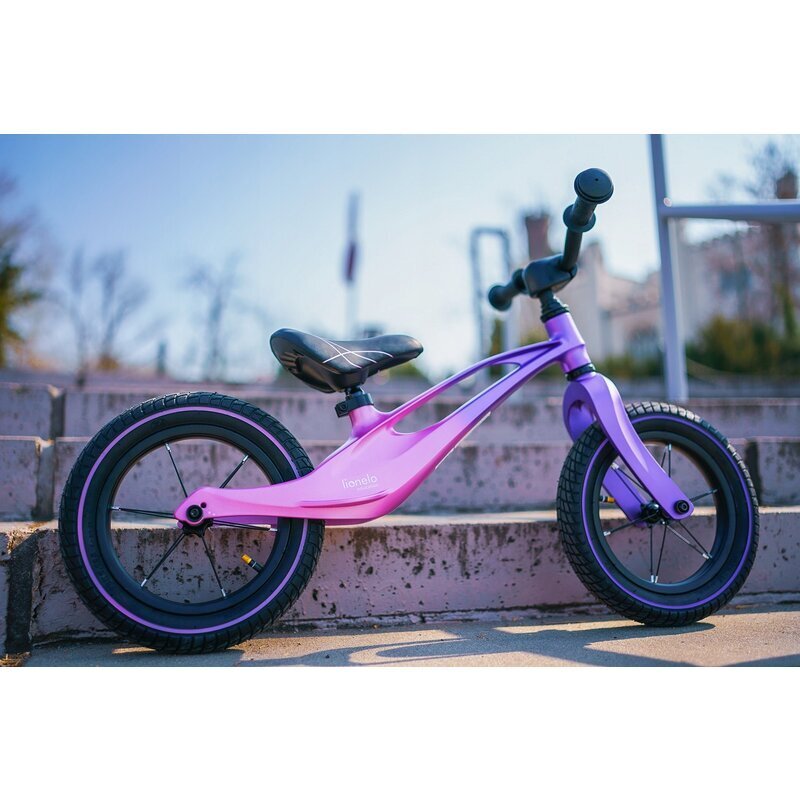 Lionelo Bicicleta copii fara pedale Bart Air Pink Violet 12 inch cu roti gonflabile constructie din magneziu greutate foarte mica scaun si ghidon reglabile pe inaltime greutate maxima suportata 30 kg