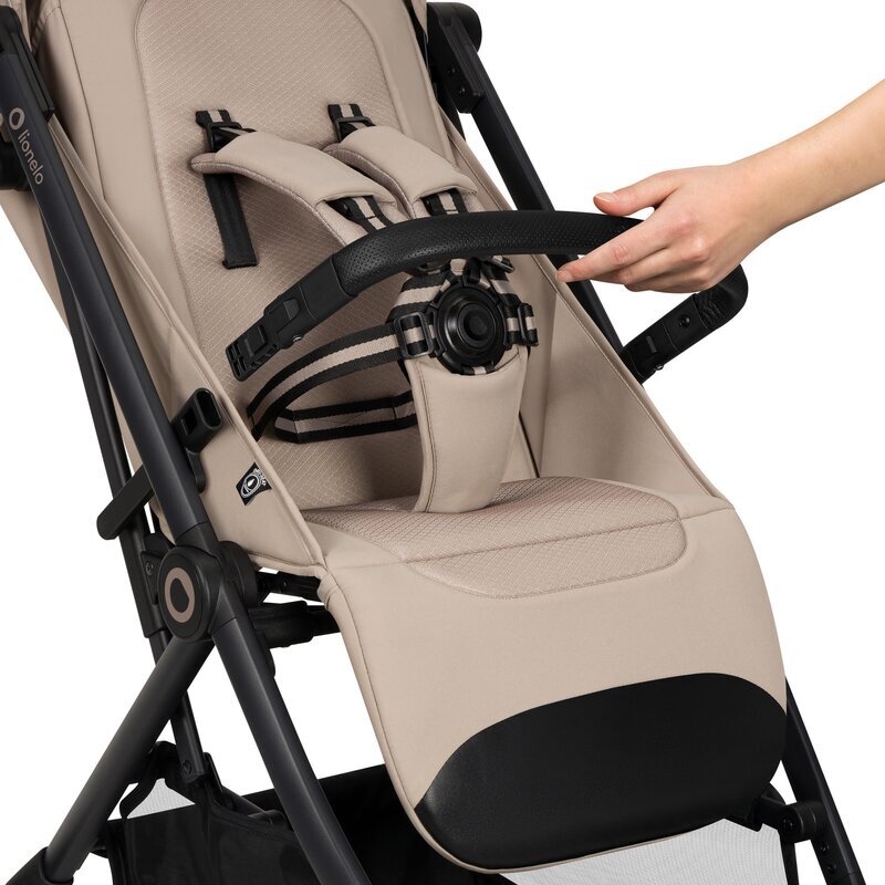 Lionelo Carucior sport pentru copii Tansi bej cu pliere automata ultracompact manevrare cu o mana roti cu tehnologie GravelTech spatar si suport picioare reglabile 6-48 luni greutate admisa 22 kg