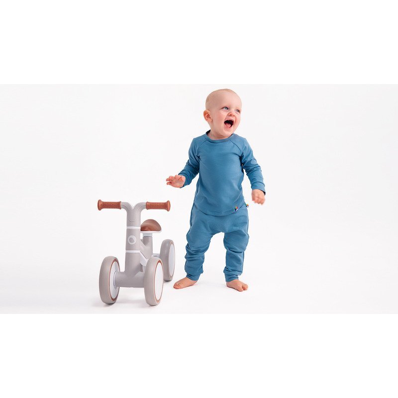 Lionelo Ride-On copii fara pedale Villy Bejde la 12-36 luniroti din spuma EVAsistem de blocare a directieiinaltimea scaunului de la sol 26 cm greutate maxima admisa 30 kg