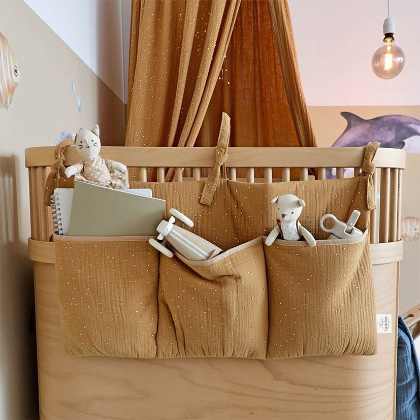 Little Amy Organizator suspendat din muselina pentru pat 60 x 30 cm Golden dots camel