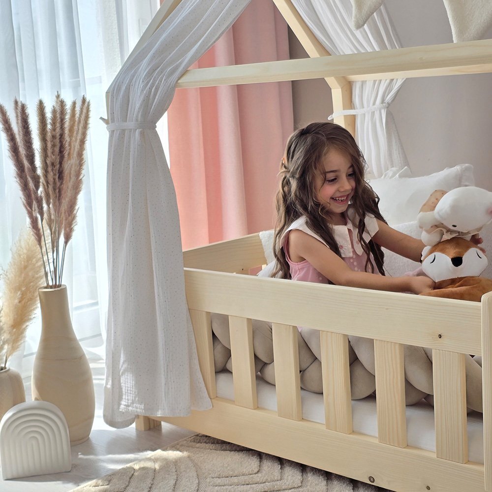 Little Amy Pat copii montessori tip casuta LittleAmy Angel Nest Balustrade cu bare plate Natur 120 x 200 cm