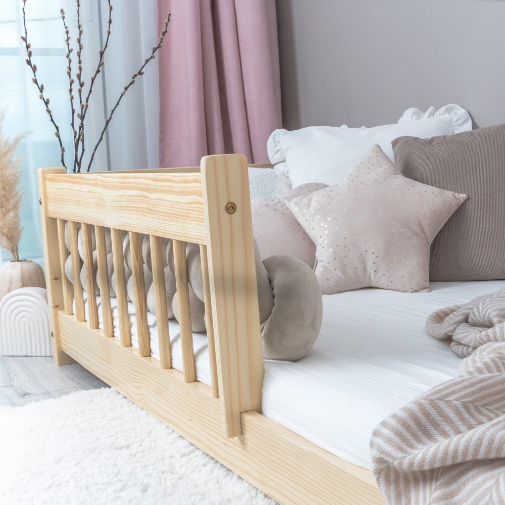 Little Amy Pat pentru copii Montessori cu balustrada Charlie balustrade cu bare rotunde Natur 140 x 200 cm
