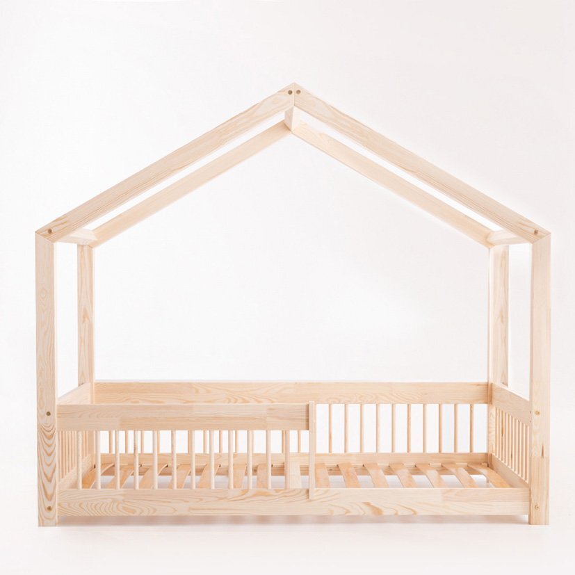 Little Amy Pat pentru copii Montessori tip casuta LittleAmy Cozi Cottage balustrade cu bare rotunde Natur 120 x 200 cm