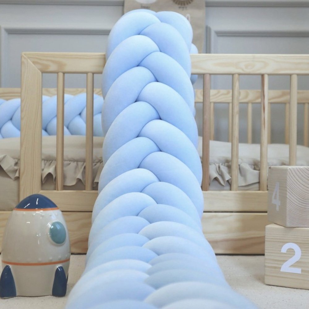 Little Amy Protectie de pat impletita MiniMini Velvet Magic Baby Blue 200 cm