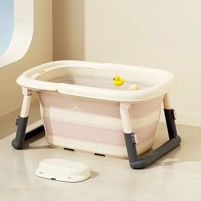 Little Mom Cadita 3 in 1 pentru copii AquaPlay Pink pliabila echipata cu masuta de joaca detasabila dus functional si dop evacuare apa picioruse reglabile in inaltime dimensiune 78.5 x 51.5 x 38 cm
