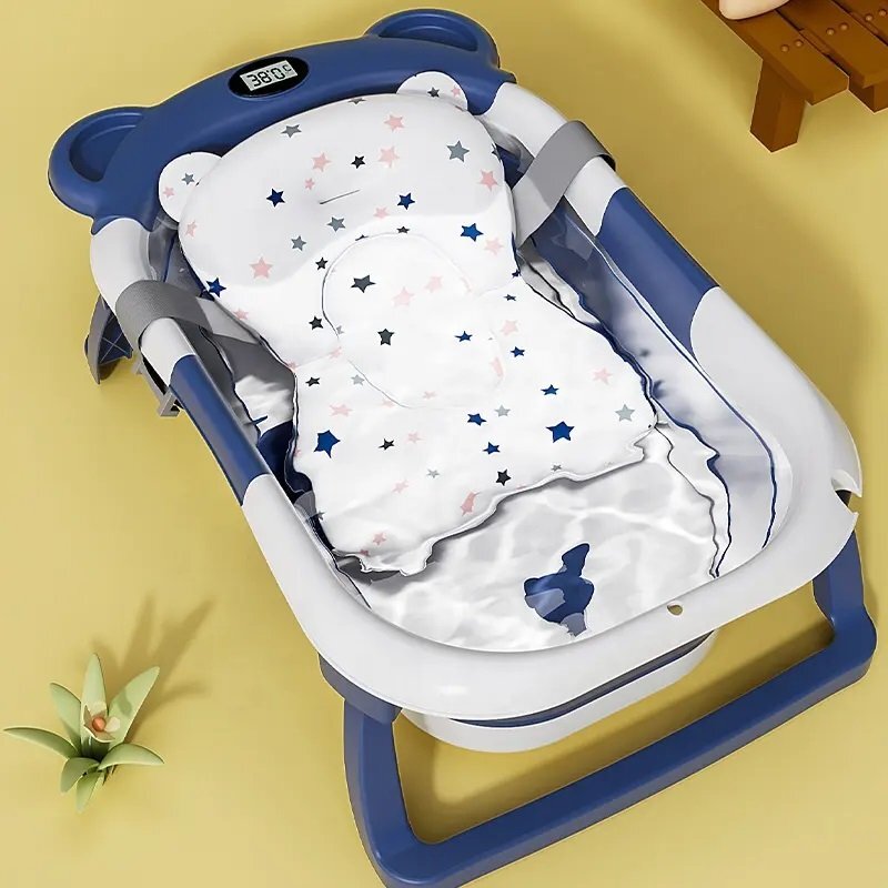 Little Mom Cadita bebelusi ultrapliabila Bear Blue cu pernuta moale detasabila termometru incorporat display digitalsuport cap de dus sistem de agatare dop pentru evacuarea apei material non-toxic