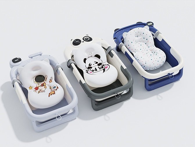 Little Mom Cadita pentru bebelusi Baby Astronaut Blue design inovator ultra-pliabil cu pernuta detasabila termometru display digital incorporat dop scurgere picioruse antiderapante dimensiune 69 x 43 x 20.7 cm l