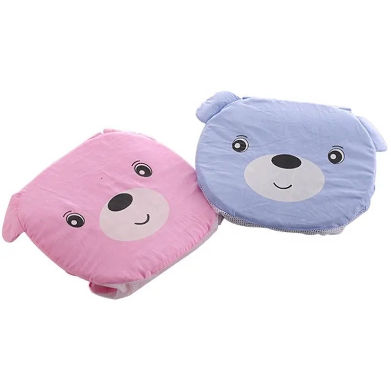 Little Mom Hamac cadita Cute Bear Pink forma ergonomica material moale cu sistem prindere facil dimensiuni 58 x 68 cm