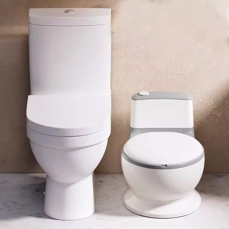 Little Mom Olita tip minitoaleta Green cu sunete reductor moale din spuma margini rotunjite insert detasabil capac rabatabil varsta recomandat 1 an+