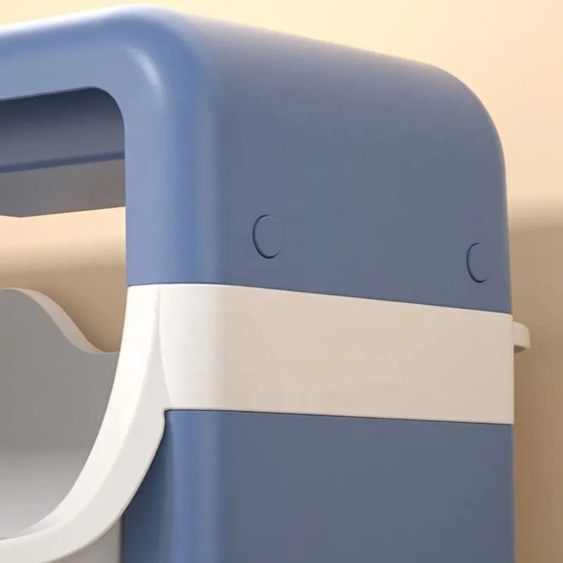 Little Mom Organizator pentru copii Piggy Blue cu 2 nivele echipat cu 2 cutii deschise prevazut cu roti dimensiuni 63x40x27 cm