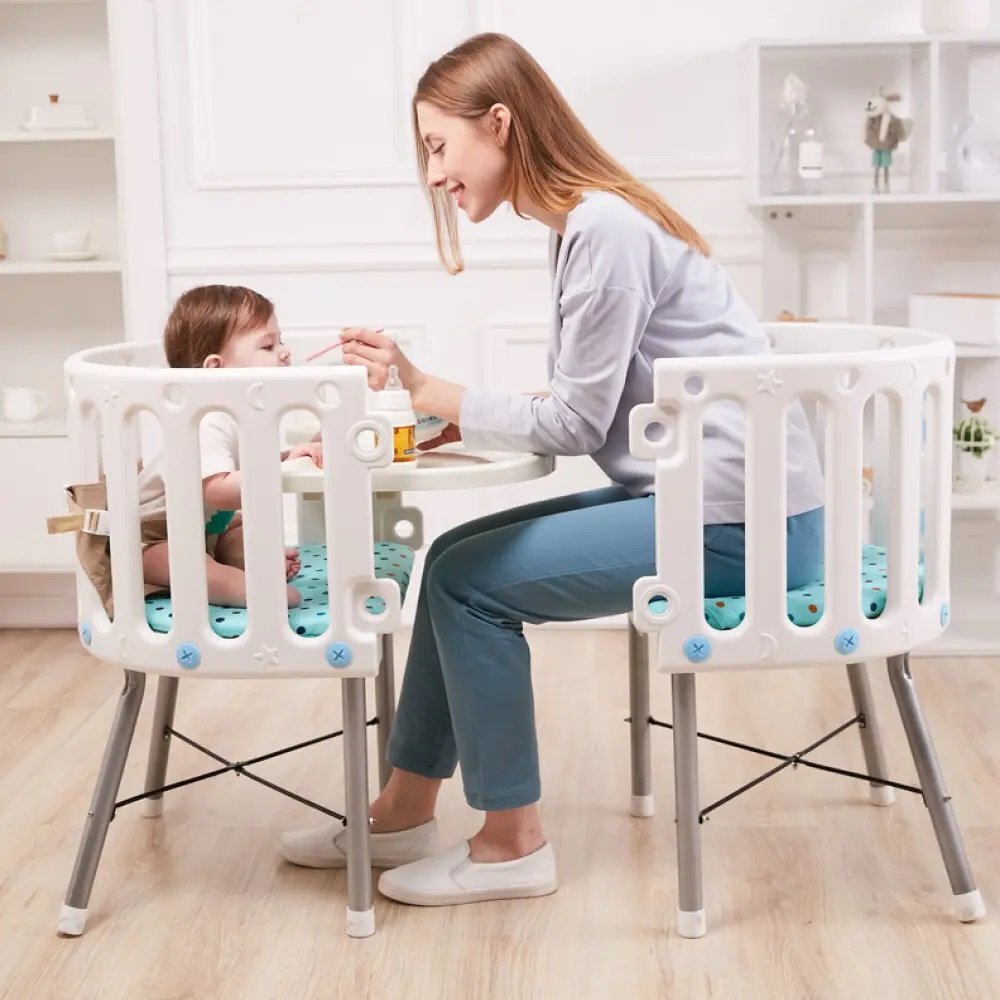 Little Mom Patut multifunctional pentru copii 3 in 1 Blue cu 3 configuratii distincte cadru din otel picioruse de balansare Roti aditionale Plasa de tantari si Salteluta cu fibra de cocos inclusa 92 x 55 x 79 cm