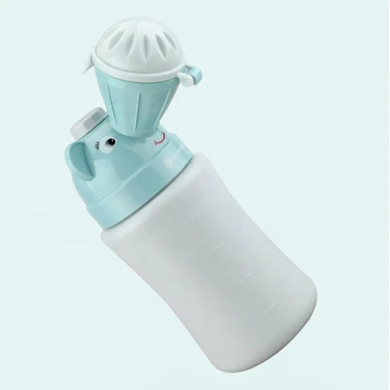 Little Mom Pisoar portabil pentru baietei Travel Blue reutilizabil design ergonomic si intuitiv dimensiune 22 x 8 cm capacitate 500 ml