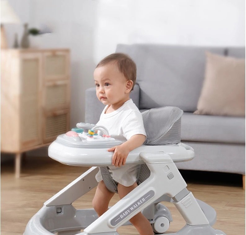 Little Mom Premergator pentru copii Driver Grey cu sezut reglabil in inaltime panou interactiv cu sunete roti silentioase pivotante 360 sistem de franare dimensiune 70 x 58 x 56cm
