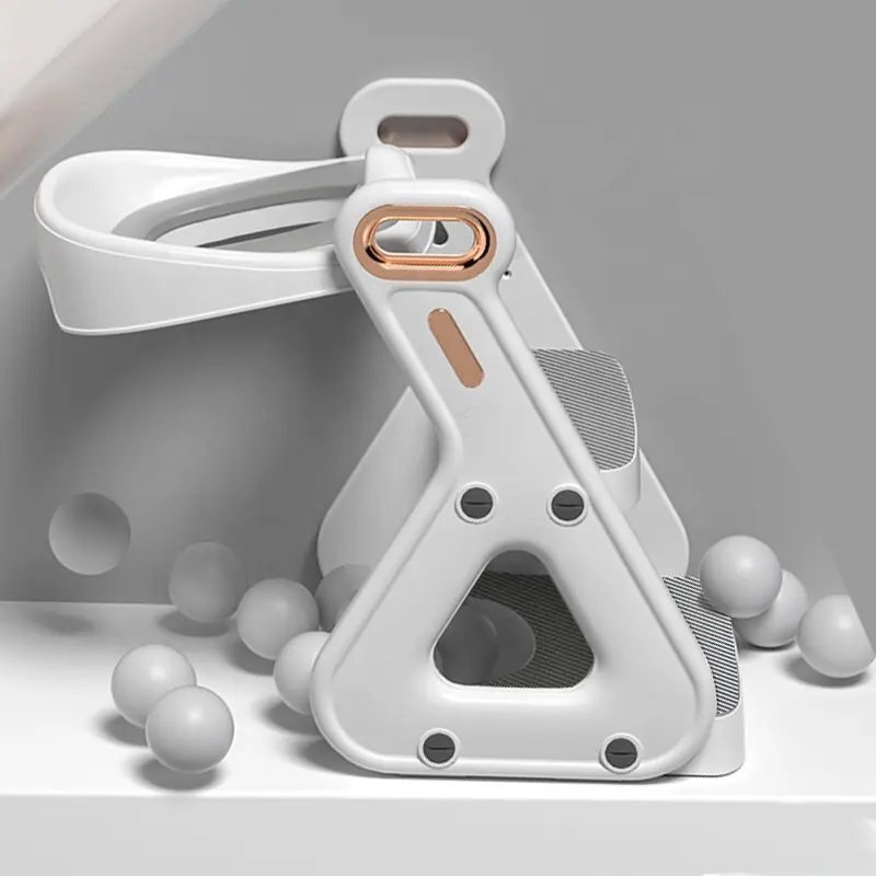 Little Mom Reductor Wc copii pliabil White multifunctional in structura triunghiulara cu colac moale PU inaltime ajustabila prevazut cu manere protectie antistropire antiaderent potrivit si toaletelor patrate