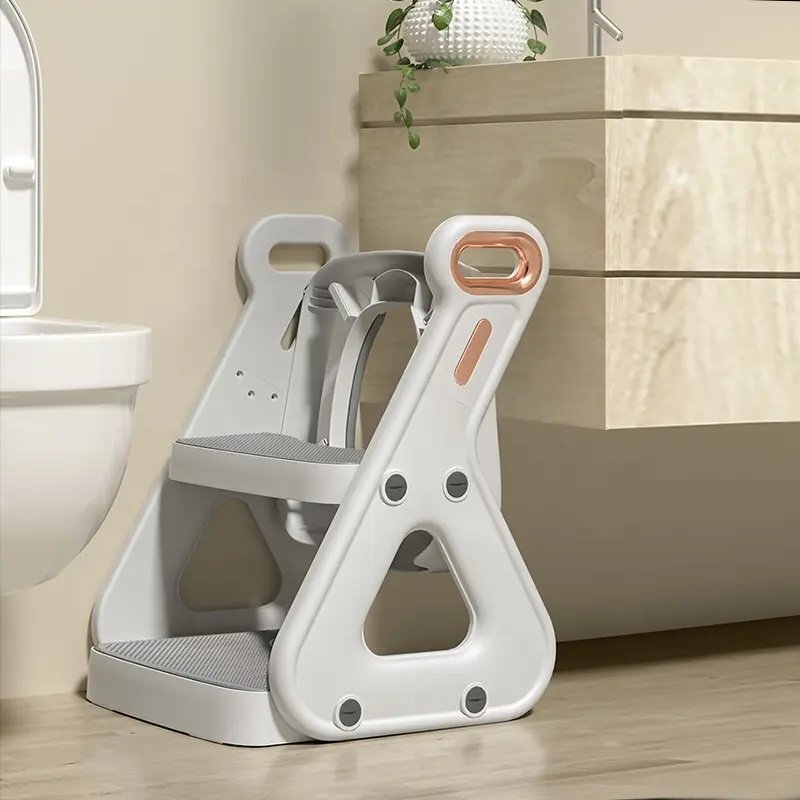 Little Mom Reductor Wc copii pliabil White multifunctional in structura triunghiulara cu colac moale PU inaltime ajustabila prevazut cu manere protectie antistropire antiaderent potrivit si toaletelor patrate