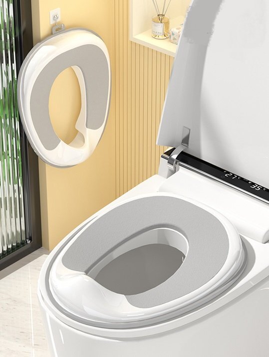 Little Mom Reductor WC pentru copii Grey design ergonomic antiderapant cu suport de agatare compatibilitate universala pentru copii cu varsta pana la 7 ani protectie impotriva stropilor