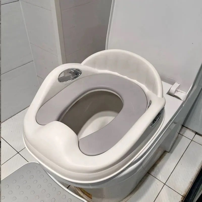 Little Mom Reductor WC pentru copii Silver cu dubla fixare spatar si manere de sustinere colac moale din spuma PU protectie impotriva stropilor