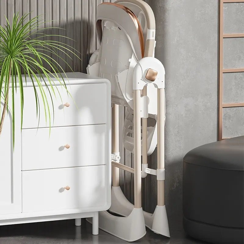 Little Mom Scaun de masa pentru bebelusi BabyNest White pliabil multifunctional cu functie de balansoar spatar reglabil centura de siguranta si suport pt picioare design ergonomic