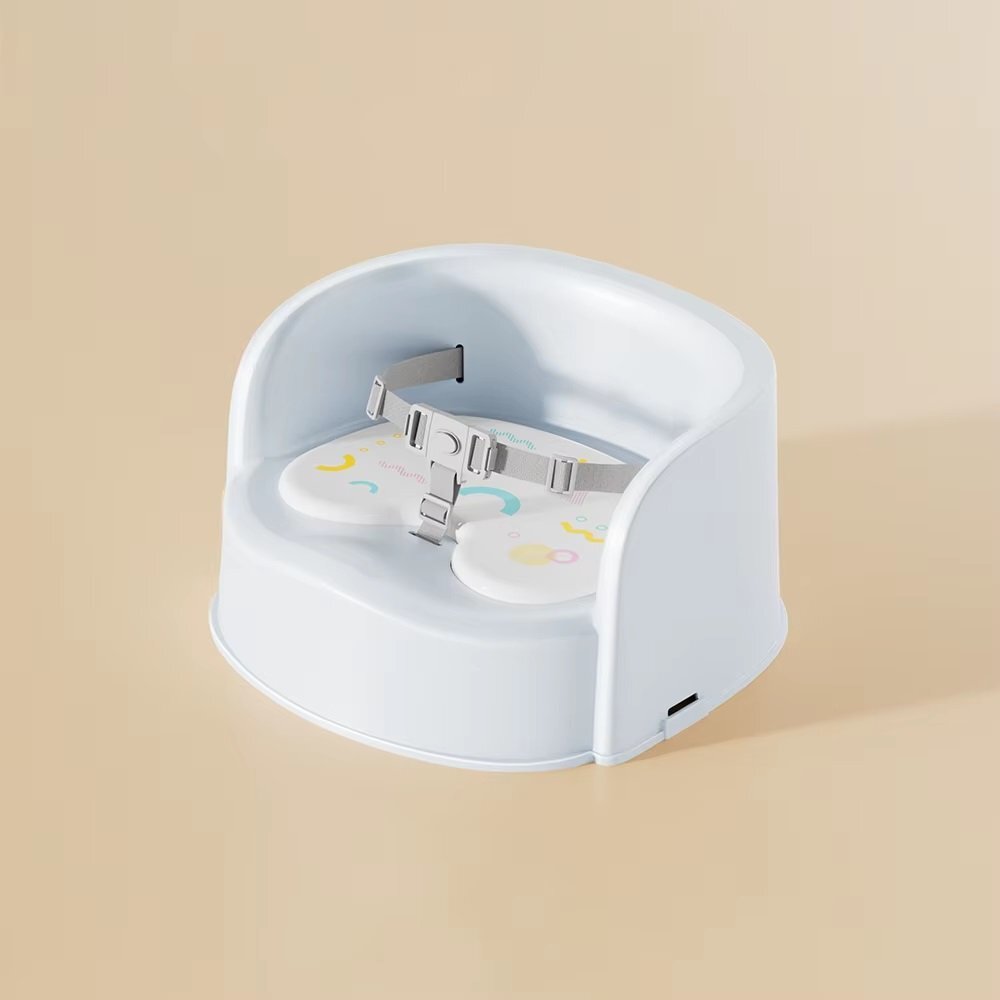 Little Mom Scaun de masa pentru copii Blue design ergonomic robust dotat cu pernuta din PVC centura de siguranta margini rotunjite dimensiune 35 x 33.5 x 19 cm