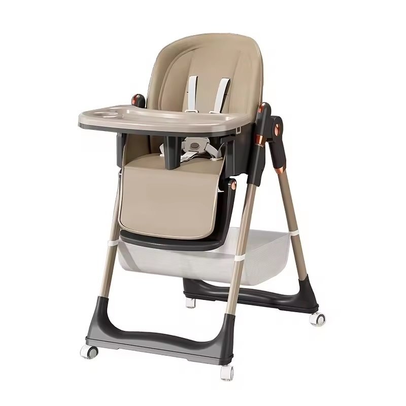 Little Mom Scaun de masa pentru copii Brown multifunctional 3 in 1 pliabil cu tavita dubla extensibila roti cu sistem de blocare cos pentru accesorii si husa detasabila dimensiune 71 x 48 x 89 cm
