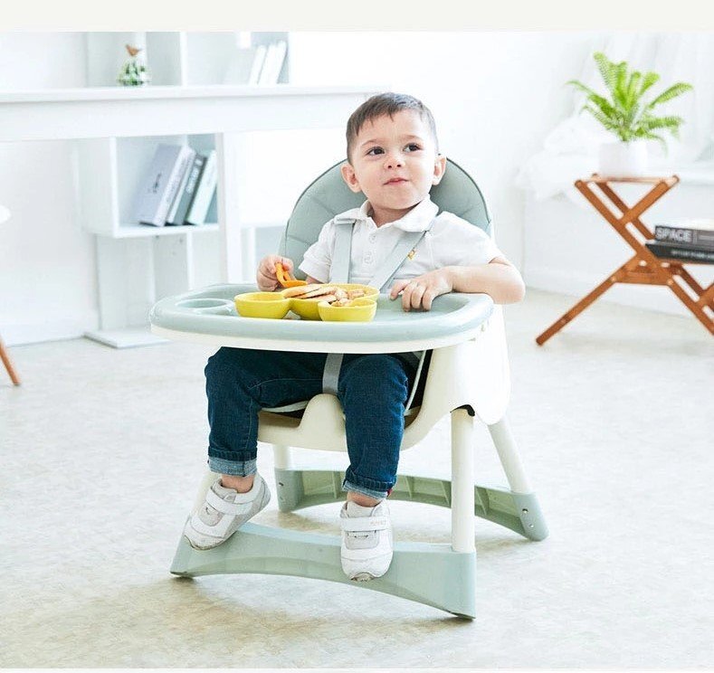 Little Mom Scaun de masa pentru copii Dinner Green transformabil cu tavita dubla ajustabila si detasabila cu suport pentru picioare si centura in 5 puncte dimensiune 62 x 77 x 92 cm