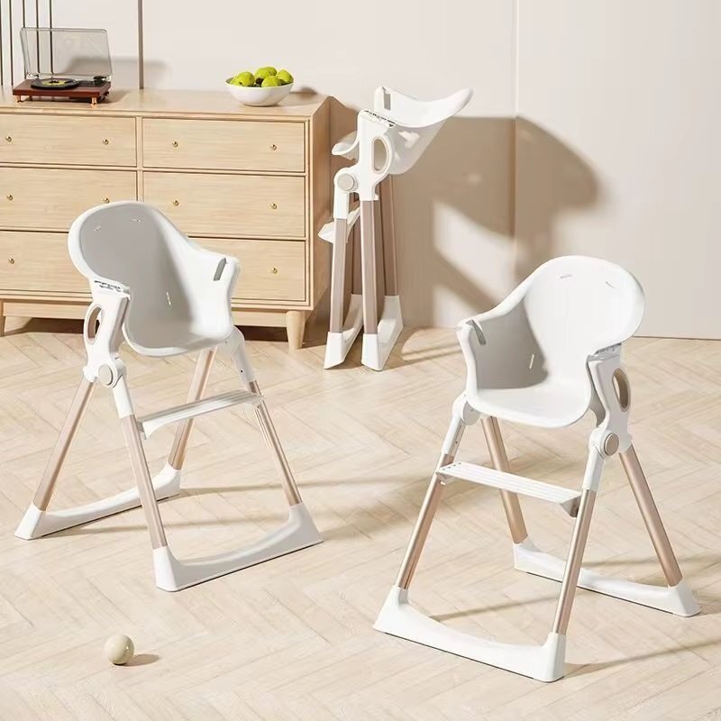 Little Mom Scaun de masa pentru copii NidoFold beige sistem anti-ridicicare centura de siguranta echipat cu roti tavita de masa detasabila pliere rapida si compacta dimensiune 54 x 67 x 88 cm
