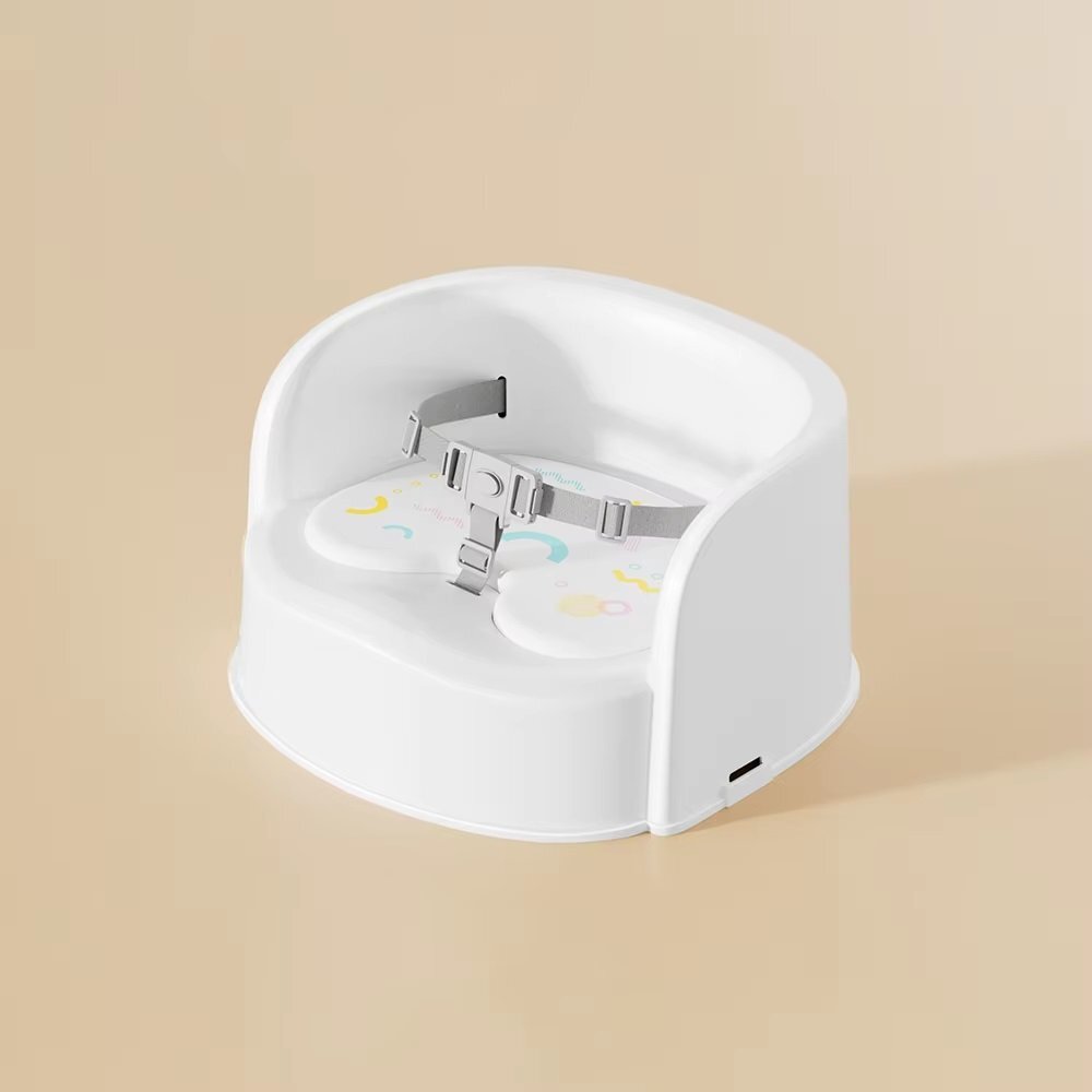 Little Mom Scaun de masa pentru copii White design ergonomic robust dotat cu pernuta din PVC centura de siguranta margini rotunjite dimensiune 35 x 33.5 x 19 cm