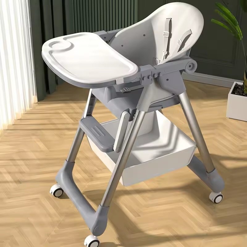 Little Mom Scaun de masa SmartFold BeigePink 2in1 cu roti pliabil cos pentru accesorii centura siguranta margini rotunjite suport picioare tava dubla