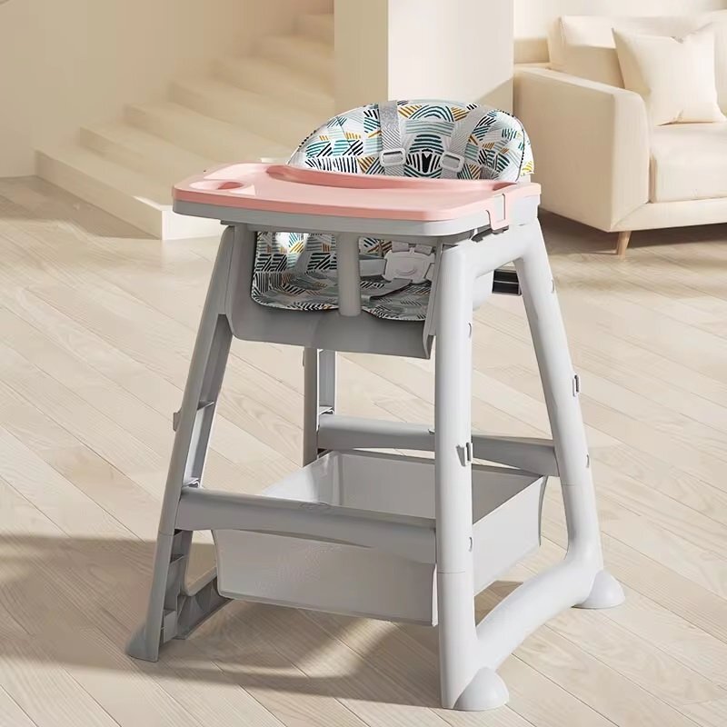 Little Mom Scaun de masa Yellow multifunctional cu roti detasabile cos pentru accesorii centura siguranta tava dubla reglabila husa detasabila margini rotunjite dimensiune 59x58x78cm