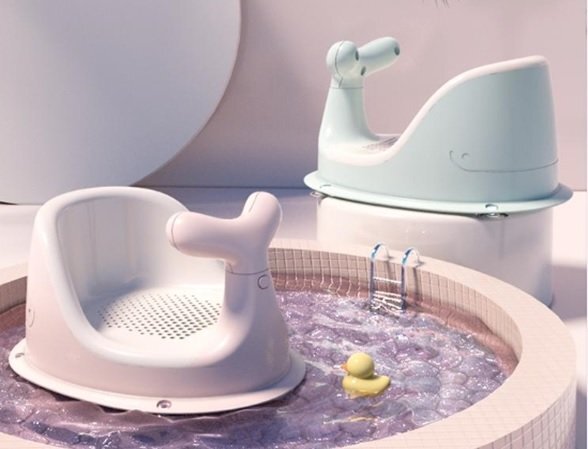 Little Mom Scaunel de baie pentru bebelusi Blue Whale forma ergonomica cu maner de sustinere si ventuze de fixare dimensiune 32.6 x 25 x 18.3 cm