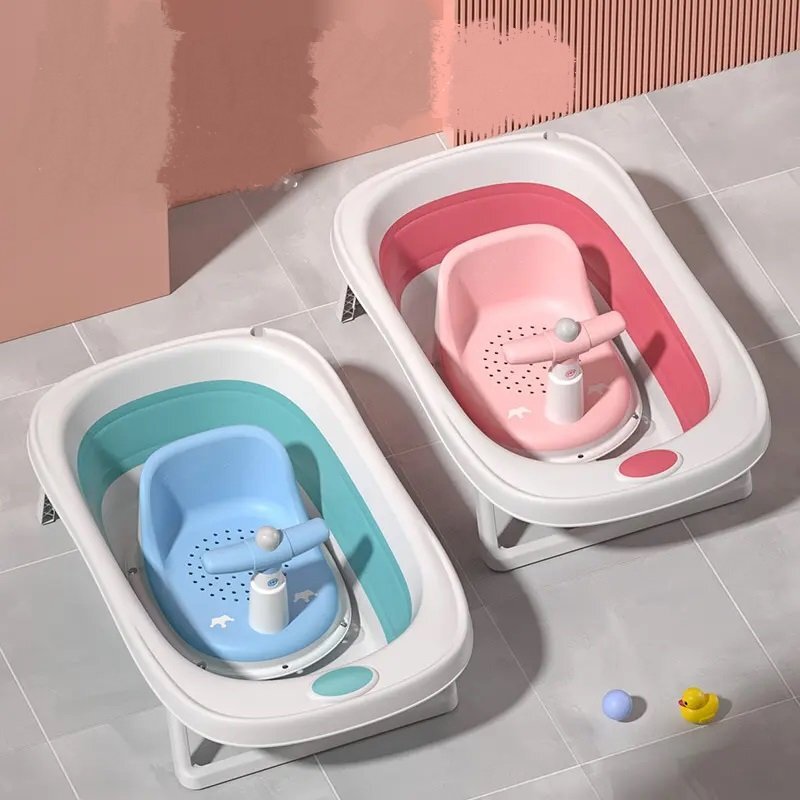 Little Mom Scaunel de baie pentru copii Baby Crown Blue design ergonomic cu spatar cu husa detasabila din cauciuc cu ghidon de sustinere si Claxon dimensiune 20 x 30 x 36 cm