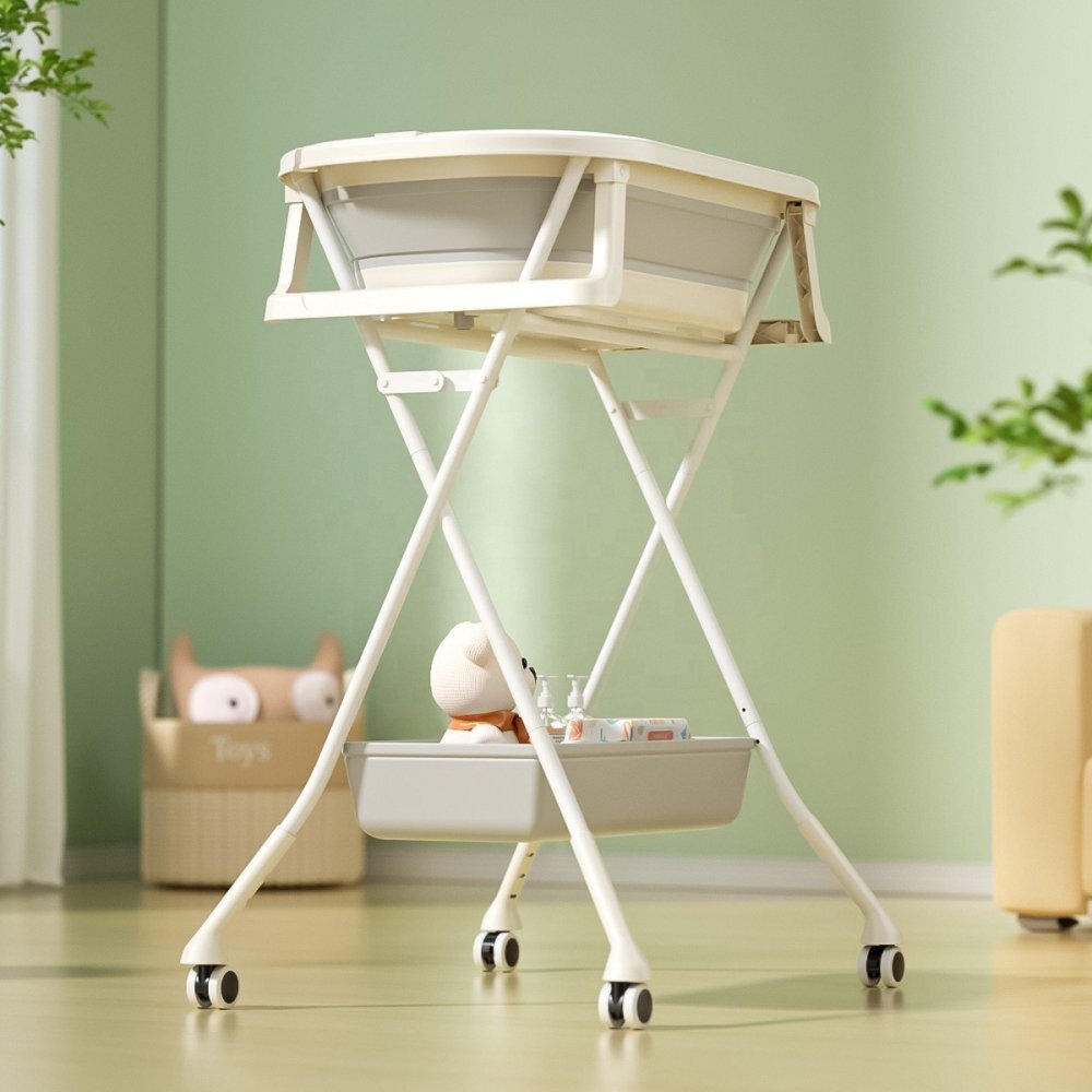Little Mom Set Cadita pliabila pentru copii Grey cu Suport metalic reglabil pe 3 nivele de inaltime echipat cu roti silentioase 360 grade design robust si durabil Cos de depozitare integrat afisaj de temperatura