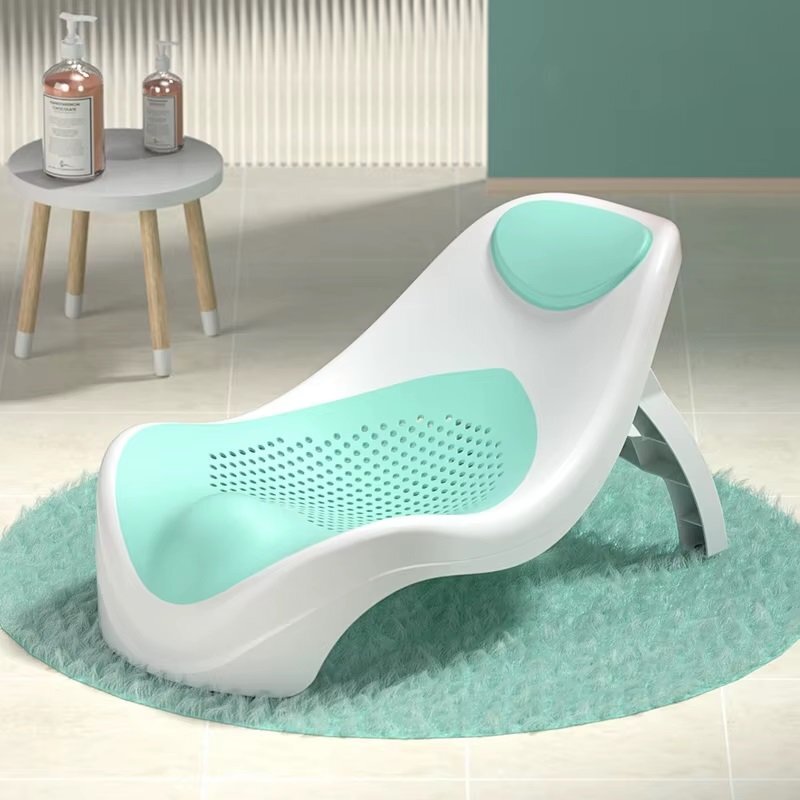 Little Mom Suport de baie pentru bebelusi Green design ergonomic pliabil prevazut cu tetiera si suprafata texturata cu gauri de scurgere a apei dimensiune 54 x 27.5 x 22 cm
