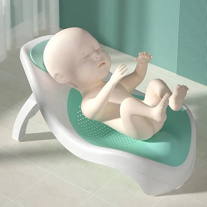 Little Mom Suport de baie pentru bebelusi Grey design ergonomic pliabil prevazut cu tetiera si suprafata texturata cu gauri de scurgere a apei dimensiune 54 x 27.5 x 22 cm