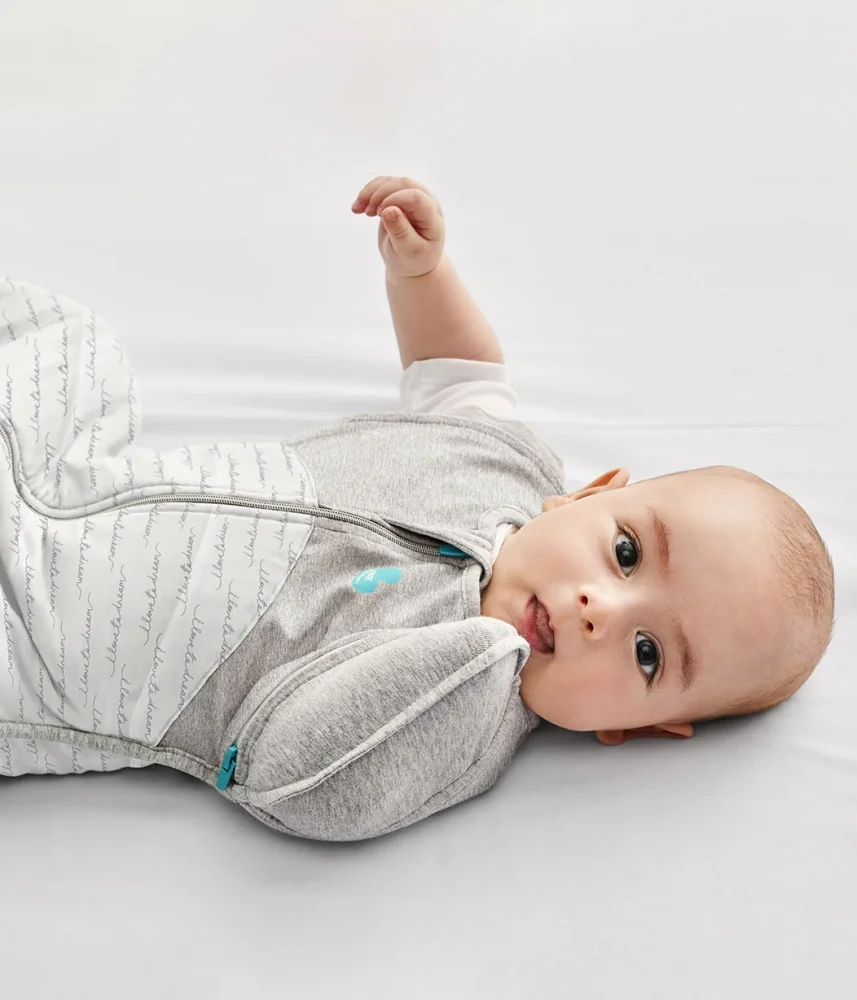 Love to Dream Sac de dormit de tranzitie pentru infasat si rostogolit Swaddle Up Alb Gri M 6-8.5 kg 2.5 Tog