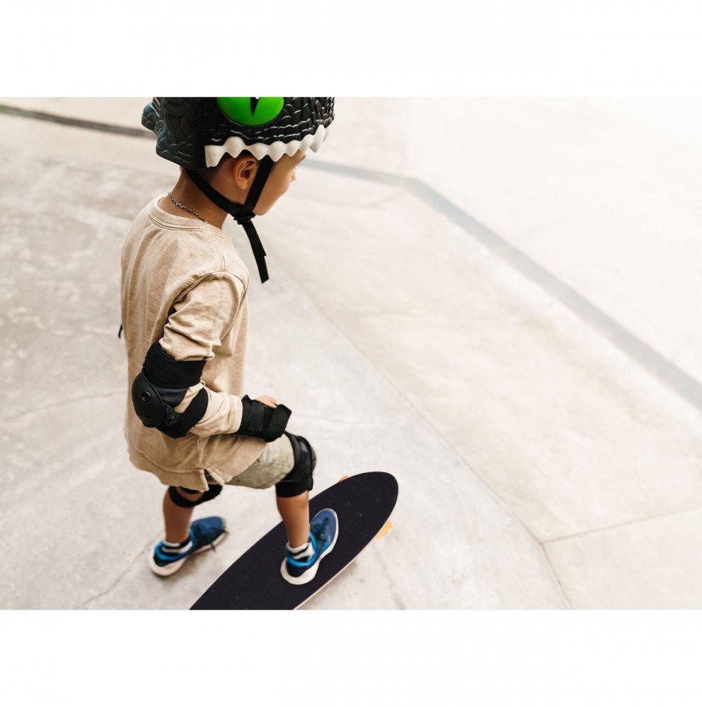 MalPlay Skateboard cu platforma antiderapanta si roti luminoase LED 71x20 cm multicolor