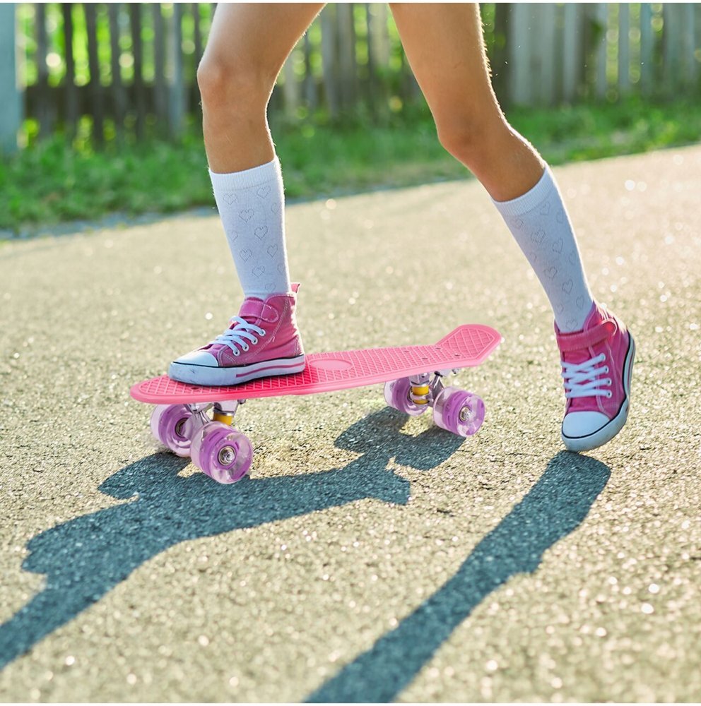 MalPlay Skateboard pentru copii Pink cu led-uri integrate dimensiune platforma 56 x 15 cm