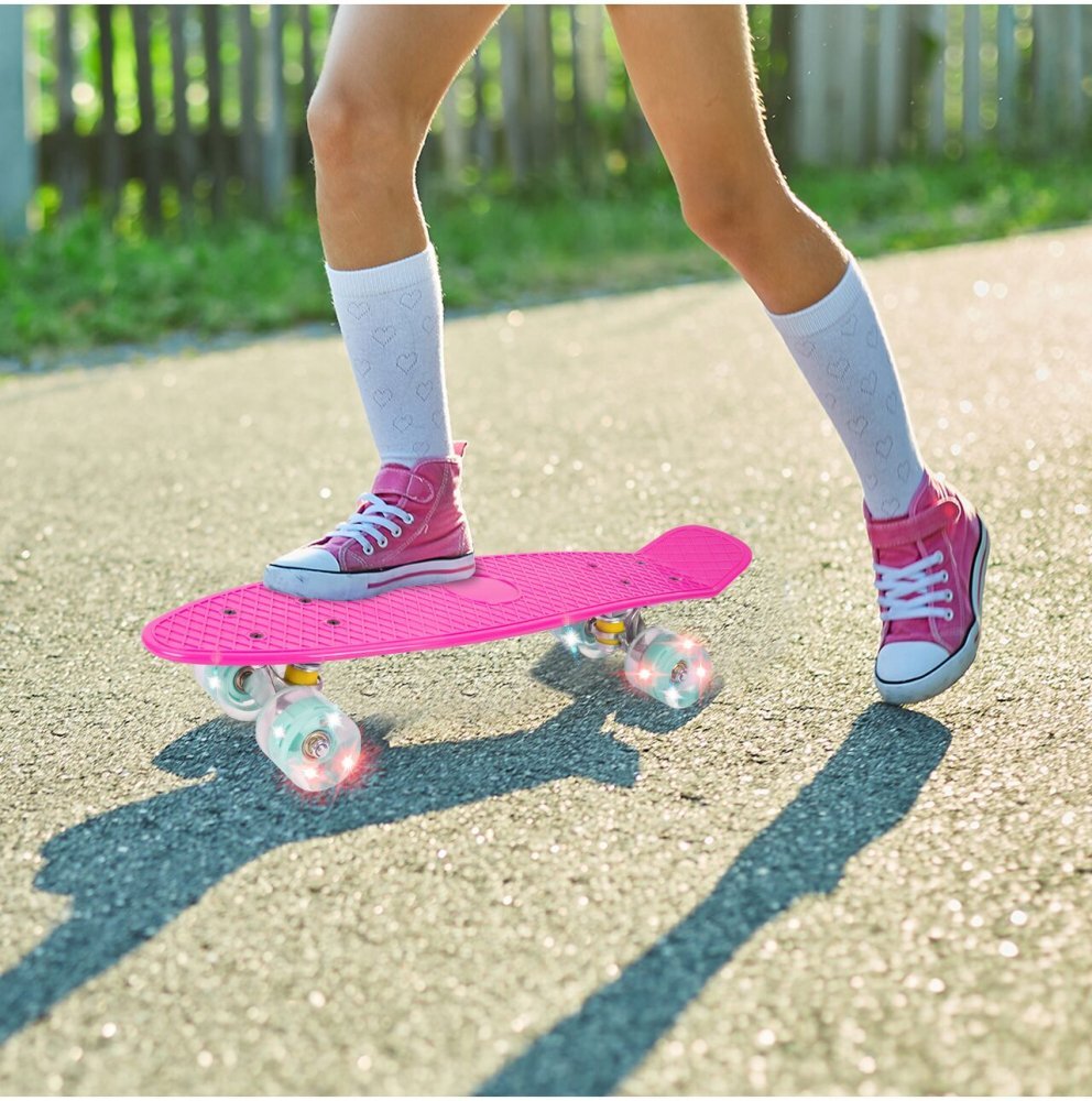 MalPlay Skateboard pentru copii Solid Pink dimensiune platforma 56 x 15 cm roti dotate cu LED-uri luminoase
