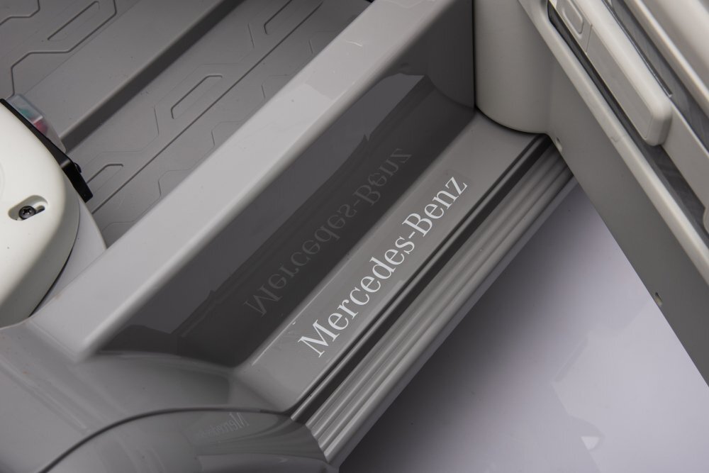 MERCEDES-BENZ Masinuta electrica pentru copii Mercedes Benz EQG Grey 110w cu echipare premiumacumulator 12V9Ahroti evascaun piele perforatatelecomanda 2.4Gdeschidere usilumini ledbaterie detasabilaoglinzi retrovizoare cu lumini