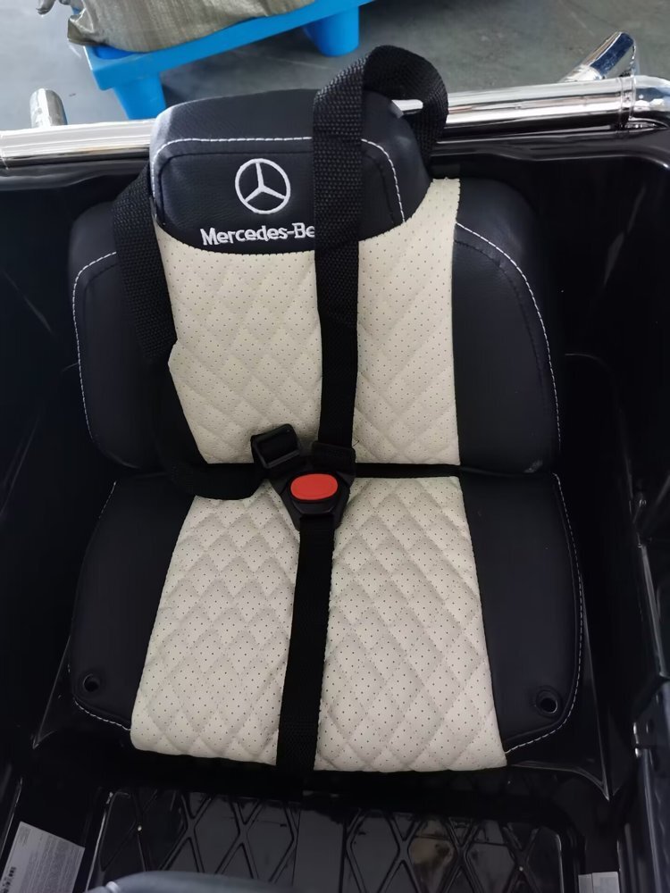 MERCEDES-BENZ Masinuta electrica pentru copii Mercedes Benz G63 6x6 Black cu telecomanda 2.4G motor 6 x 45W baterie 12V10Ah cu faruri roti din EVA sistem audio integrat USB si MP3 AUX dimensiune 120 x 68 x 61 cm