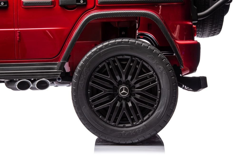 MERCEDES-BENZ Masinuta electrica pentru copii Mercedes Benz G63 XXL tractiune 4x4 cu telecomanda 2.4G 4 motoare de 200W fiecare baterie de 2x24V7Ah faruri luminoase cu USB Bluetooth si afisaj LCD MP4 dimensiune 158 x 93 x 81 cm