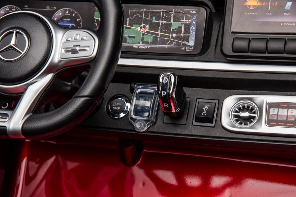 MERCEDES-BENZ Masinuta electrica pentru copii Mercedes Benz G63 XXL tractiune 4x4 cu telecomanda 2.4G 4 motoare de 200W fiecare baterie de 2x24V7Ah faruri luminoase cu USB Bluetooth si afisaj LCD MP4 dimensiune 158 x 93 x 81 cm