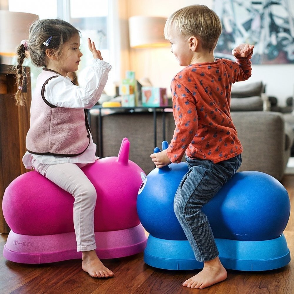 MICRO Saritor gonflabil si vehicul ride-on 2 in 1 Air Hopper Blue 18-36 luni greutate admisa 25 kg