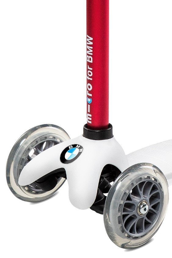 MICRO Trotineta X BMW Kids WhiteRaspberry cu ghidon reglabil roti din silicon greutate 1.99 kg sustine 50 kg