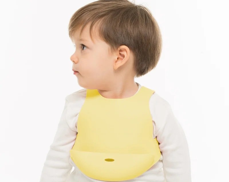 Minikoioi Baveta Flexi Bib 100 premium silicone mellow yellow