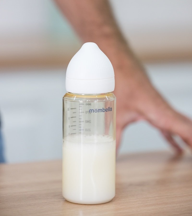 Mombella Biberon anti-colici 300 ml cu tetina din silicon L flux rapid 6-9 Luni Ivory