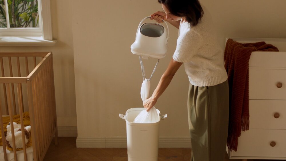 Momcozy Cos pentru scutece cu sistem patentat de etansare tripla Diaper Pail