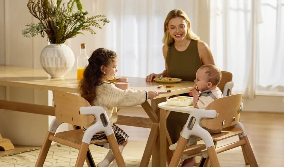 Momcozy Scaun de masa inalt din lemn DinerPal transformabil