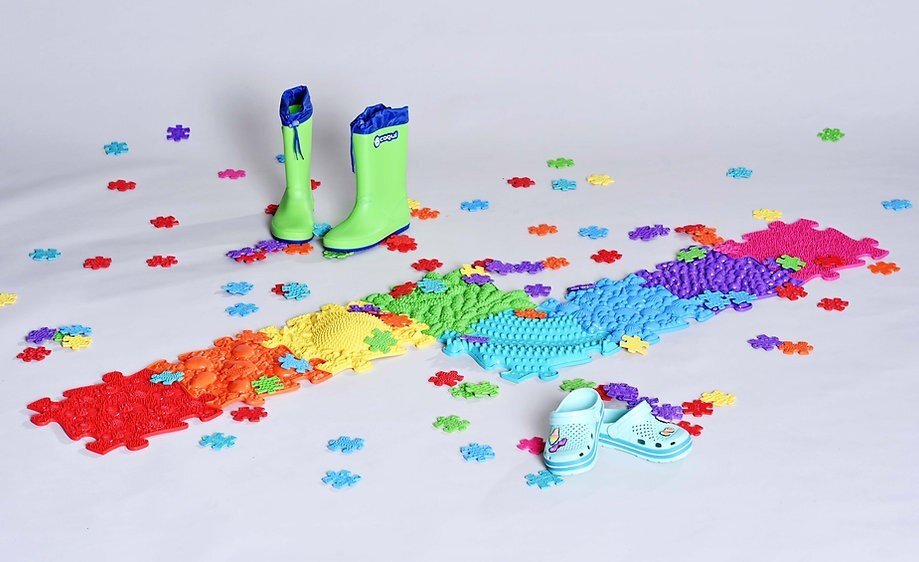 Muffik Set covorase ortopedice senzoriale tip puzzle Curcubeu